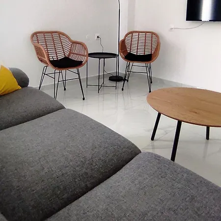 3 Mountains Luxury House Apartment Aridaía